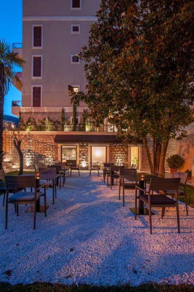 Гостевой дом Hotel Vela Будва-16